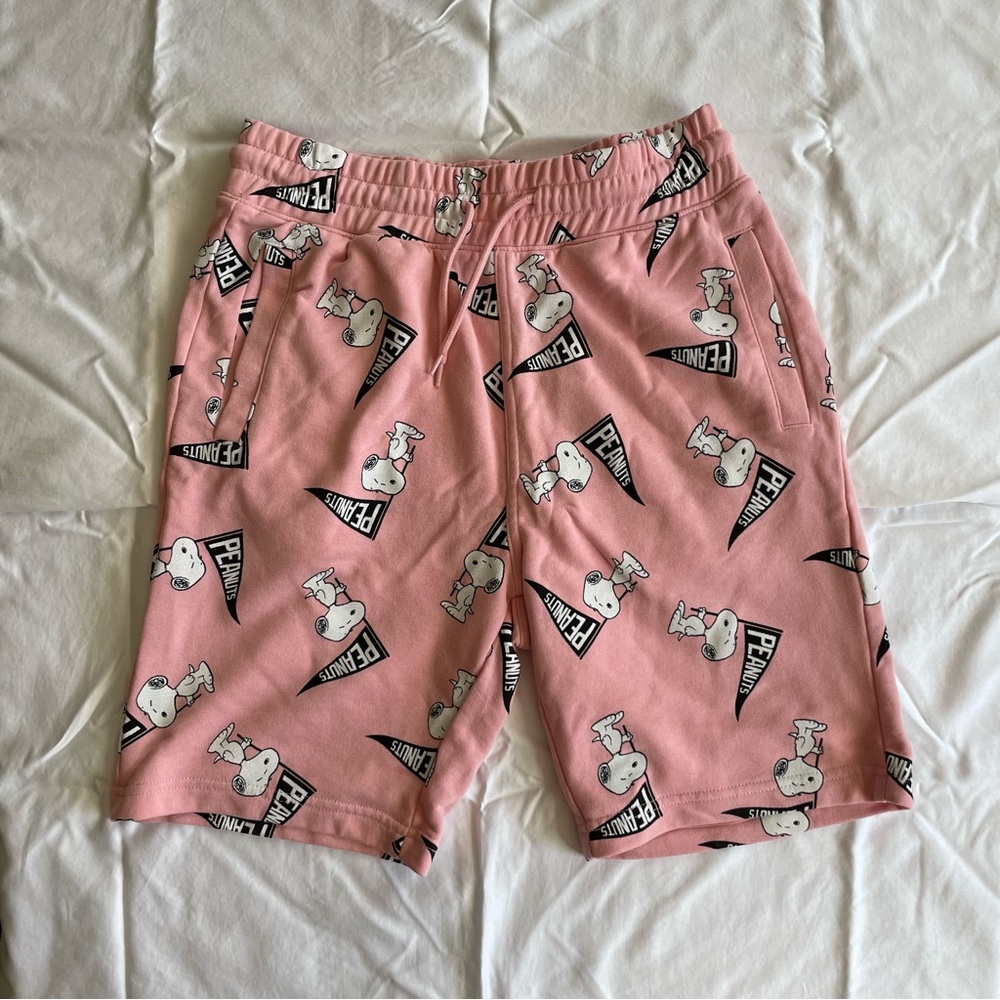 H&M Pink Peanuts Snoopy Graphic Shorts